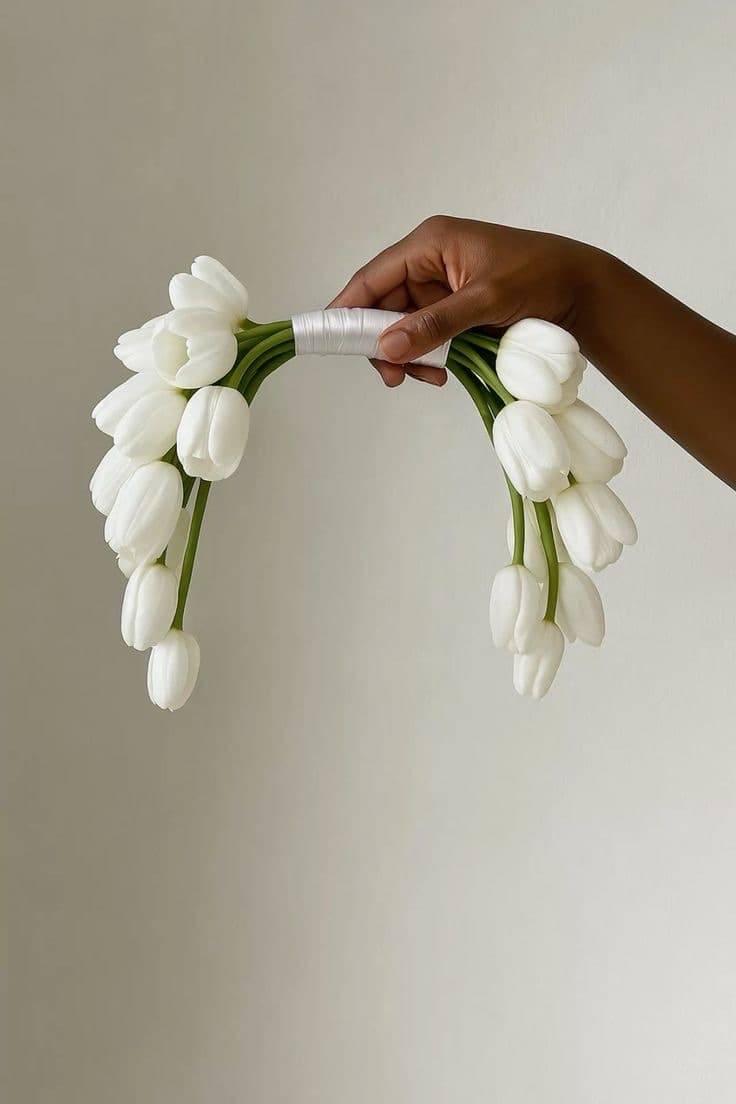 Bó Tulip Trắng Thanh Khiết 2