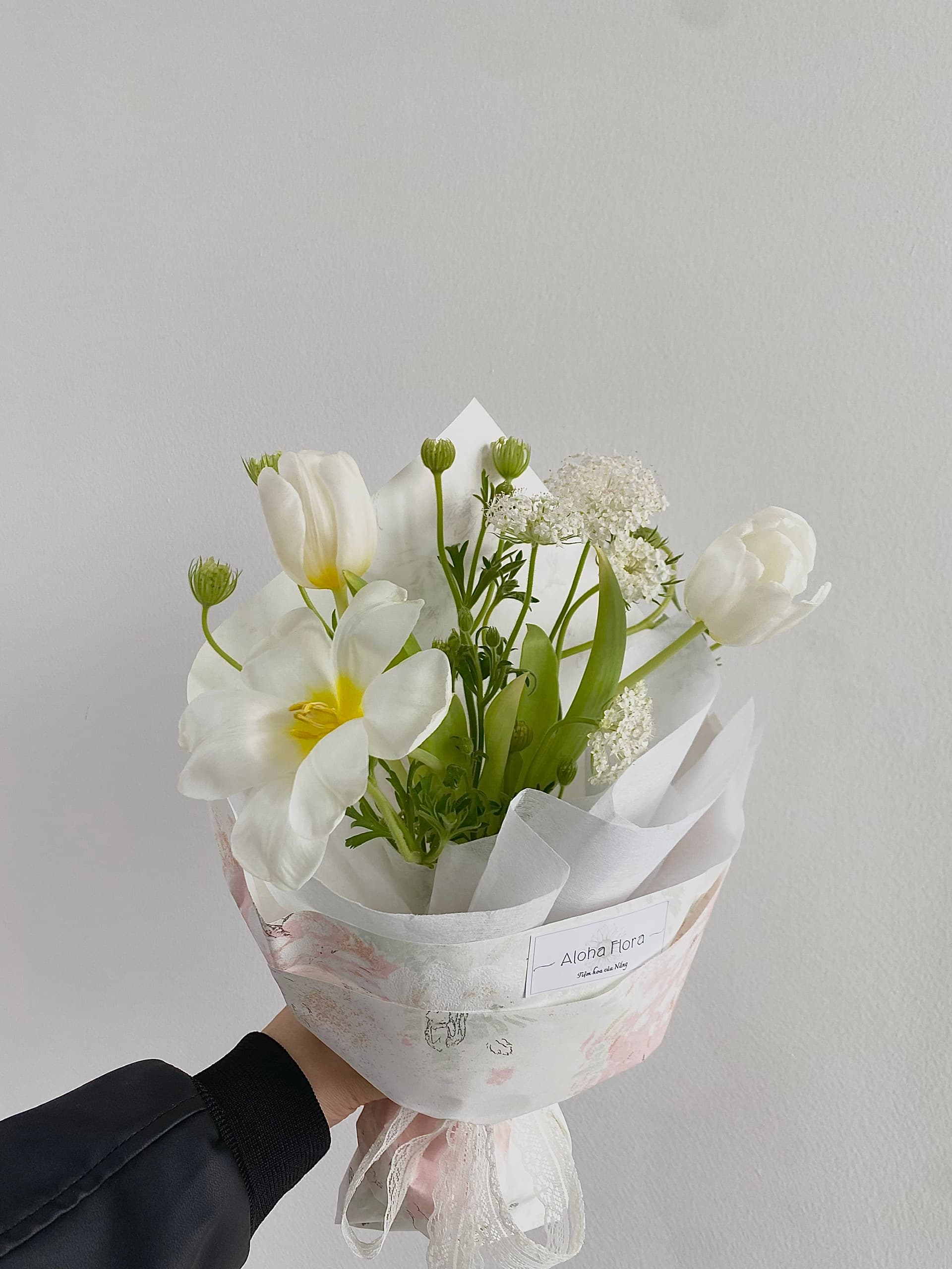 Bó Tulip Trắng Thanh Khiết